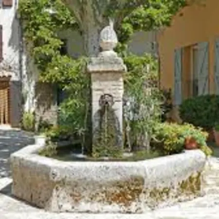 Charming In Semesterbostad *