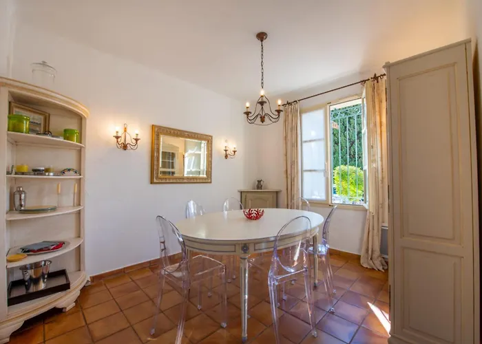 Charming In * Grimaud