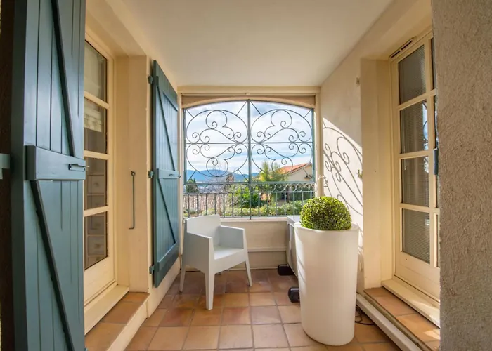 Charming In Grimaud